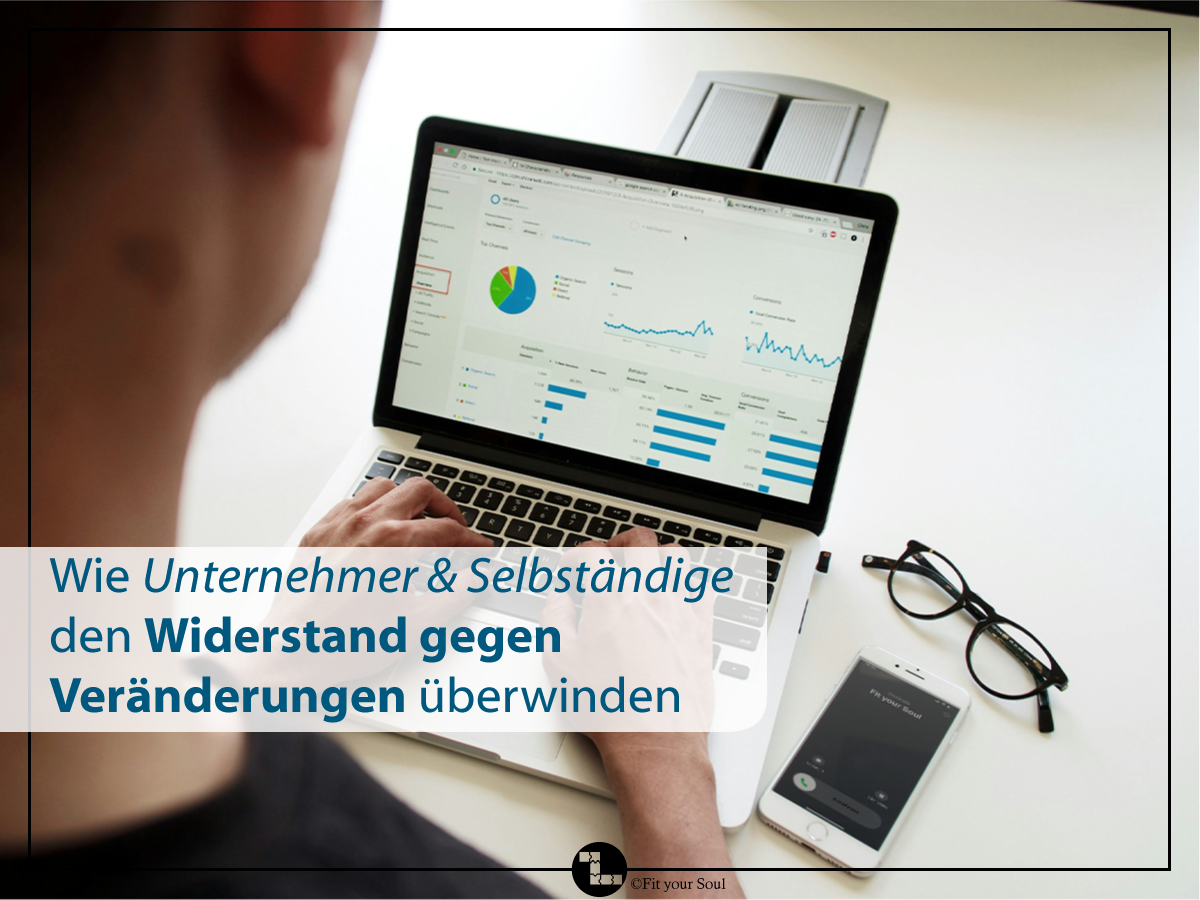 Unternehmer am Datenauswerten